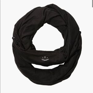 NWT! Beyond Yoga Pocket Infinity Scarf
